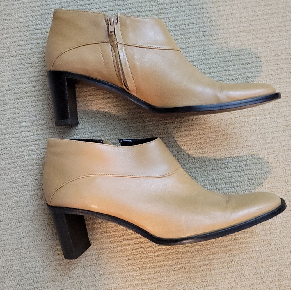 Etienne Aigner Donnie Camel Leather Ankle Booties. Size 9.5.